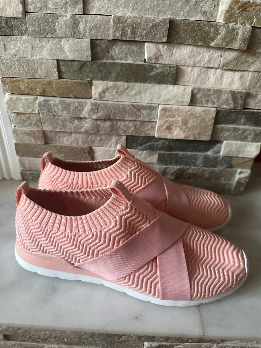 Ugg Women's Willows II Gore Trainer Size 9